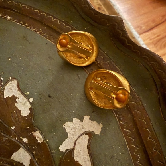 Vintage Elegant Brushed Gold and Pearl Clip On Earrings - Picture 8 of 9